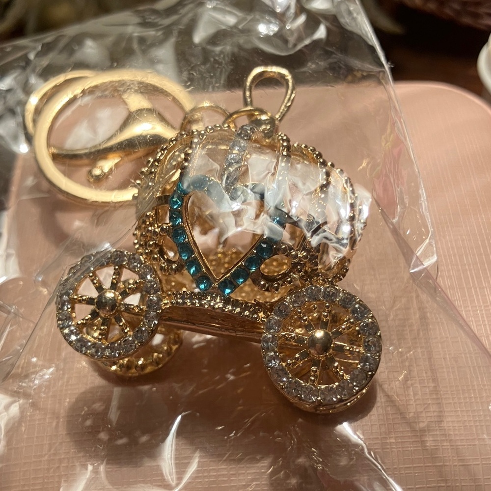 Cinderella Carriage beautiful purse Charm, new condition.